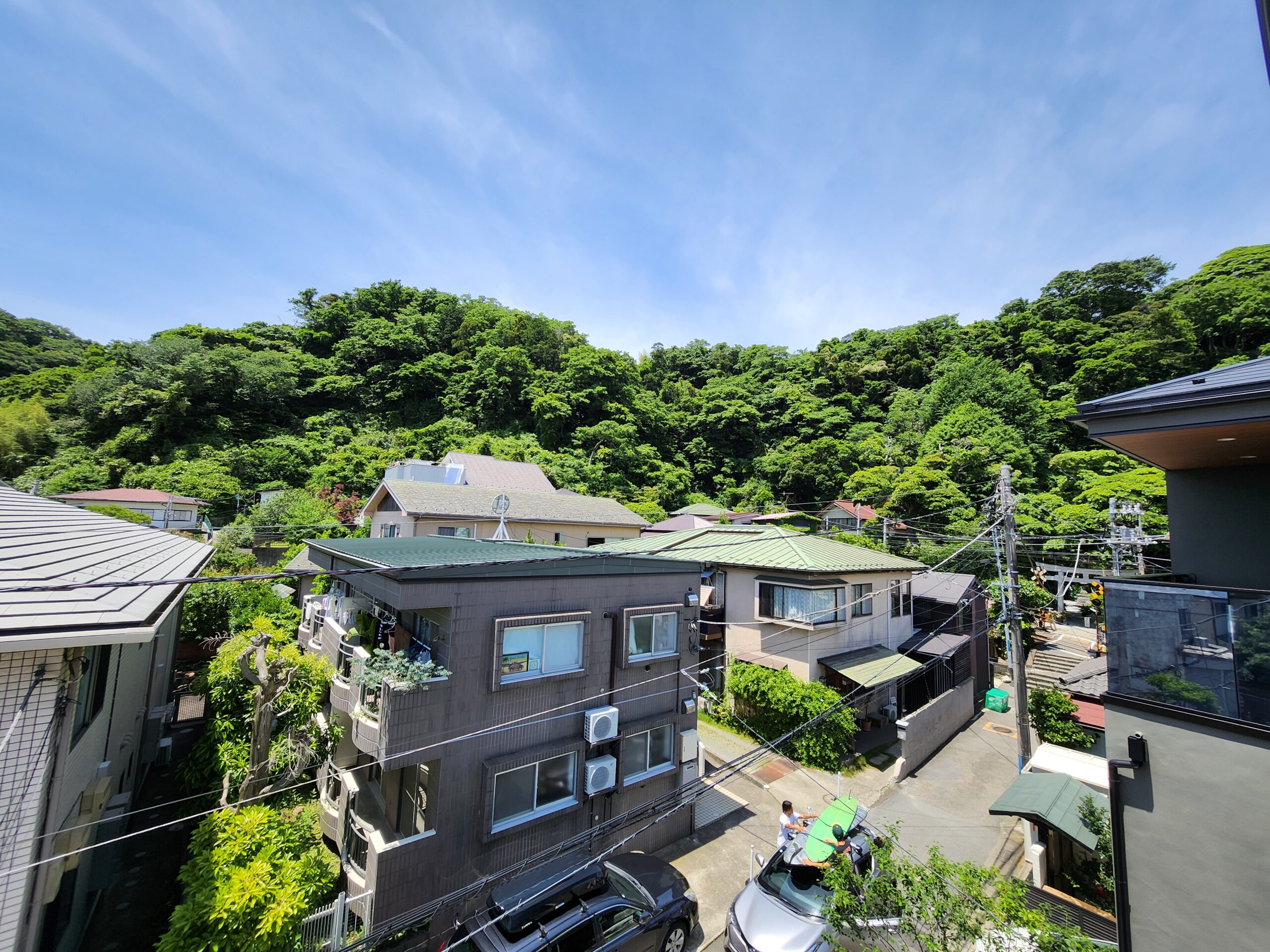 緑豊かで海(由比ヶ浜海岸)も近い自然環境